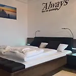 アパート Oder Apartments- Private Parking